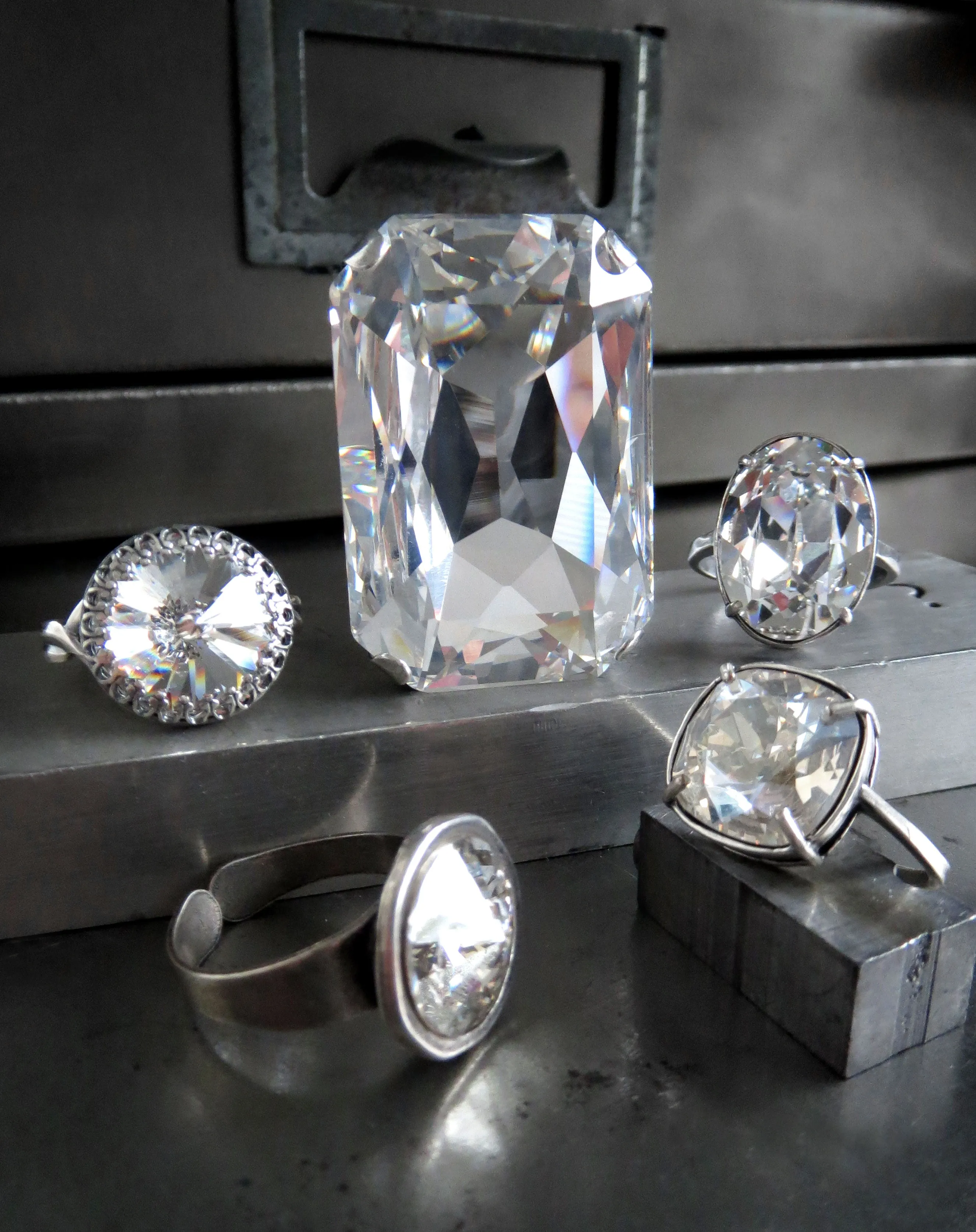 CLAIRVOYANT - Extra Large Brilliant Clear Crystal Cocktail Ring