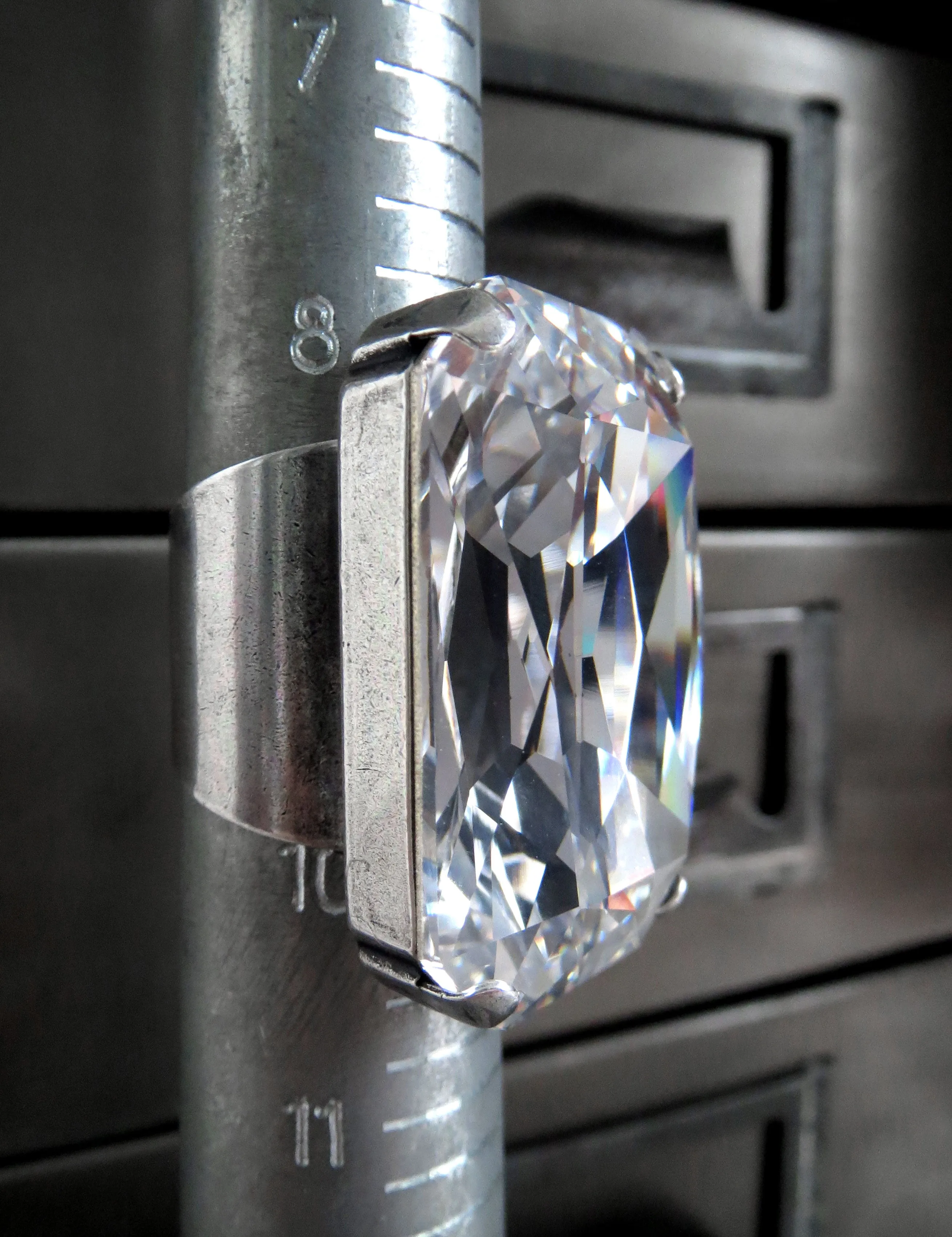 CLAIRVOYANT - Extra Large Brilliant Clear Crystal Cocktail Ring
