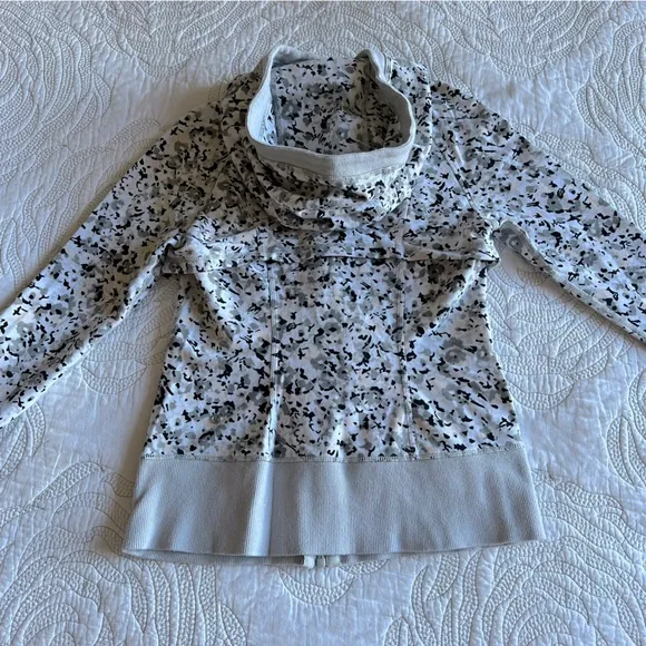 Lululemon - After Asana Hoodie - Not So Petite Fleur Silver Spoon