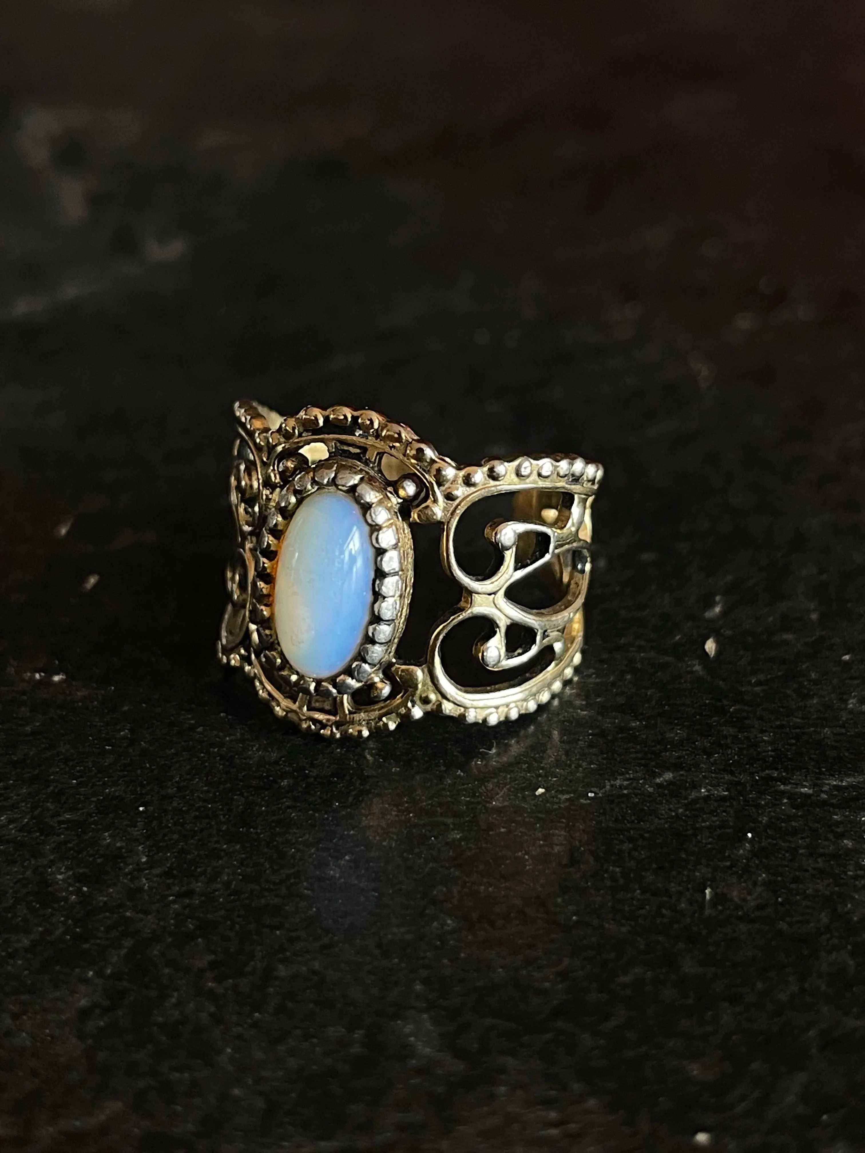 Vintage Sarah Coventry Dragons Breath Cabochon Adjustable Ring